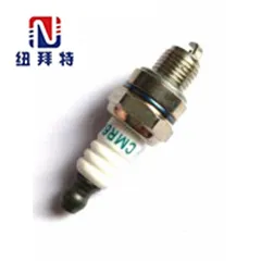 هل يمكنني استخدام أي شمعة إشعال لأداة التشذيب الخاصة بي؟